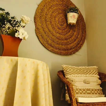 En-suite Bedroom And Garage In Center Πανσιόν 4*