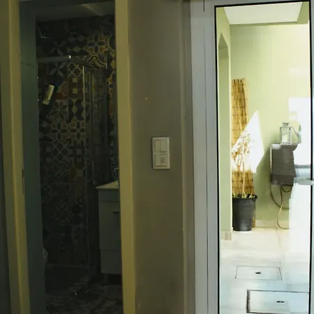 En-suite Bedroom And Garage In Center Πανσιόν Πόρτο