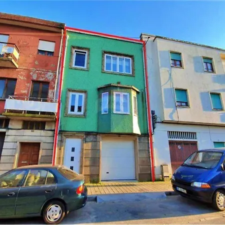 En-suite Bedroom And Garage In Center