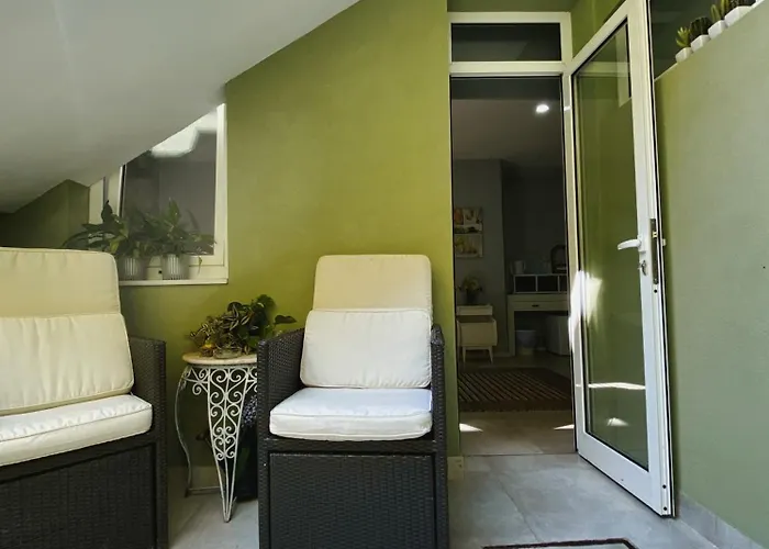 En-suite Bedroom And Garage In Center Πανσιόν Πόρτο