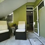 En-suite Bedroom And Garage In Center 招待所 波尔图