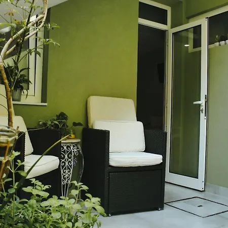 En-suite Bedroom And Garage In Center