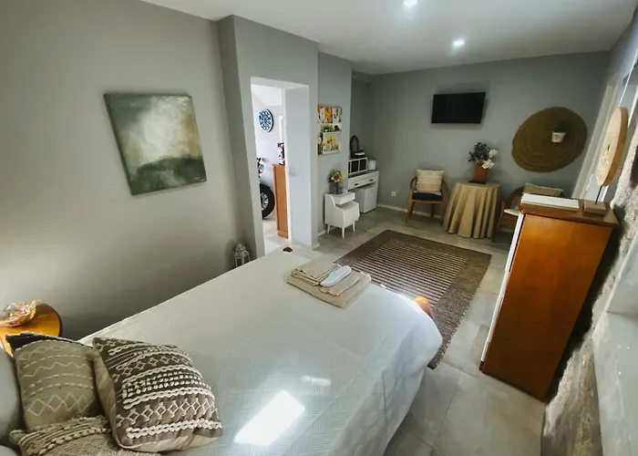 En-suite Bedroom And Garage In Center بورتو