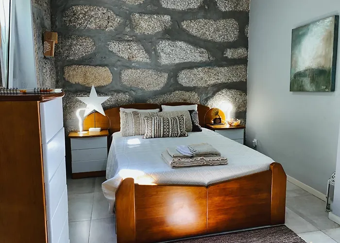 بيت ضيافة En-suite Bedroom And Garage In Center