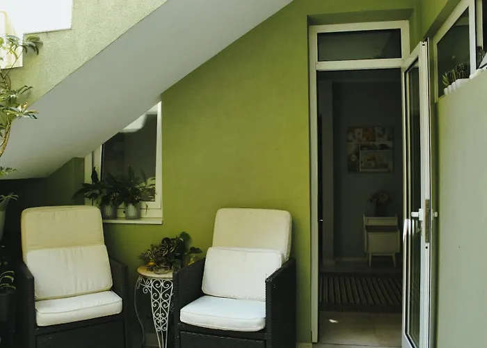 En-suite Bedroom And Garage In Center 波尔图